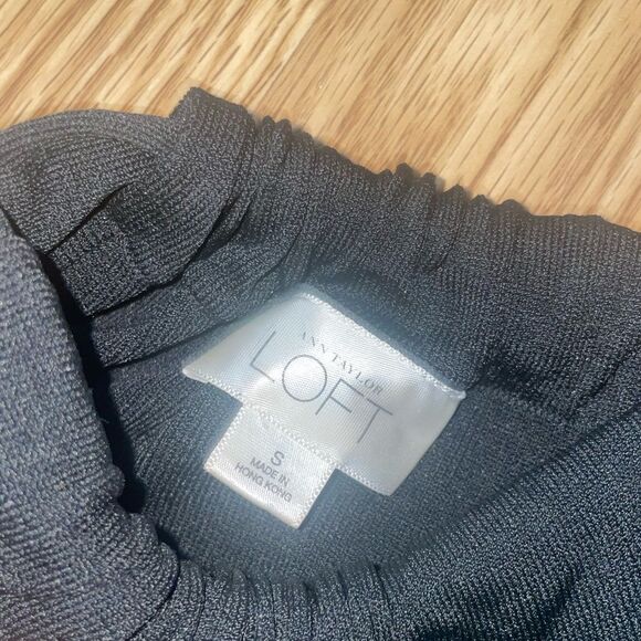 Ann Taylor Loft crepe top sleeveless straight flowing cut Small neckline twisted - Picture 7 of 11